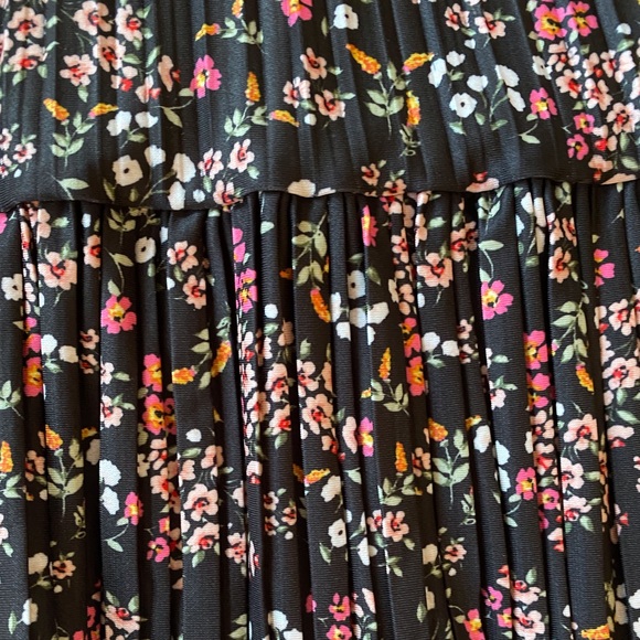 NWOT Loft pleated skirt - Picture 7 of 11